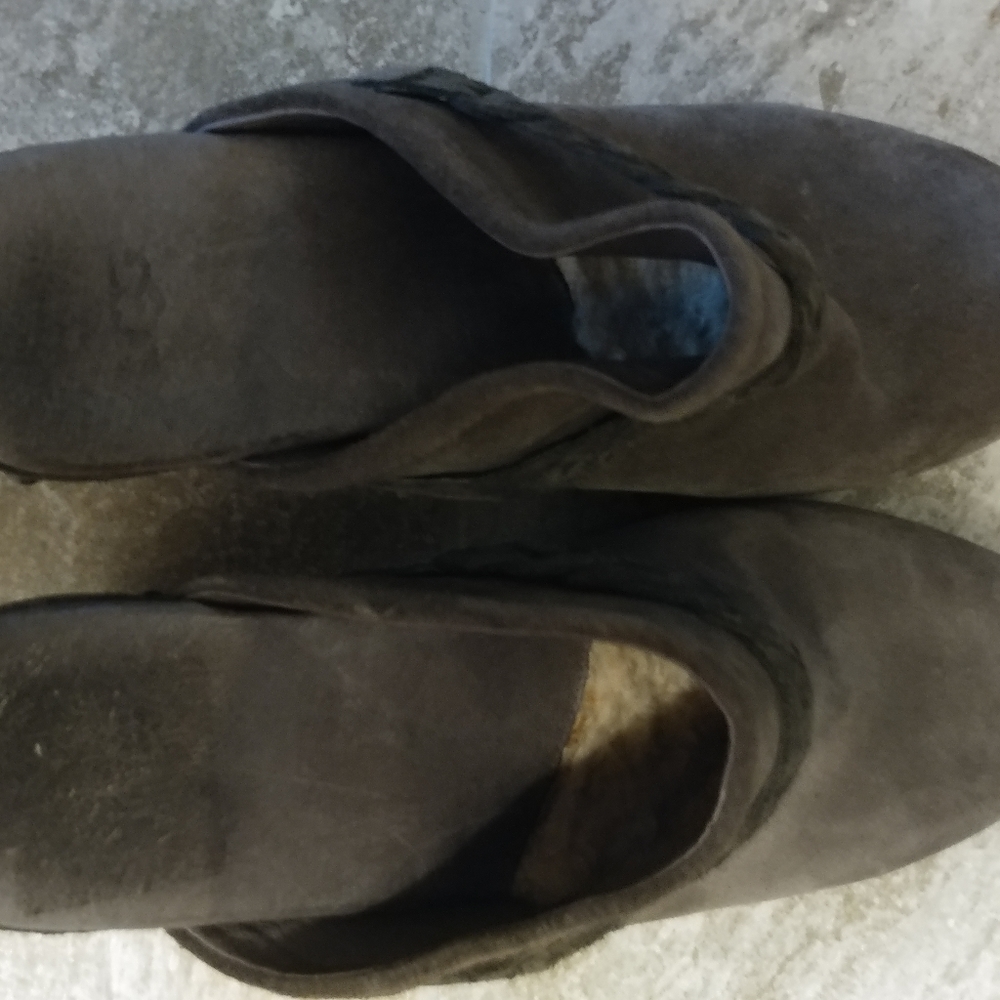UGG Clogs - Picture 4 of 4